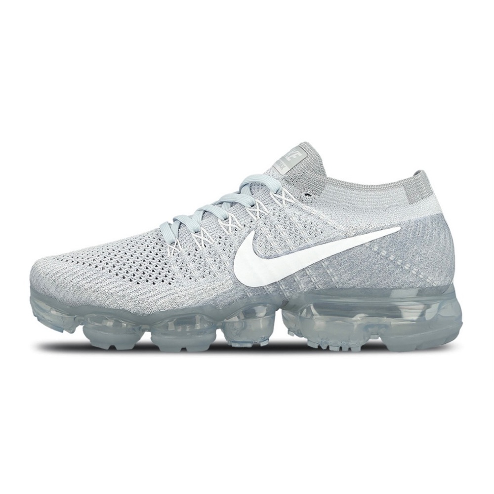 Nike VaporMax Flyknit Sneaker in Light Gray and White